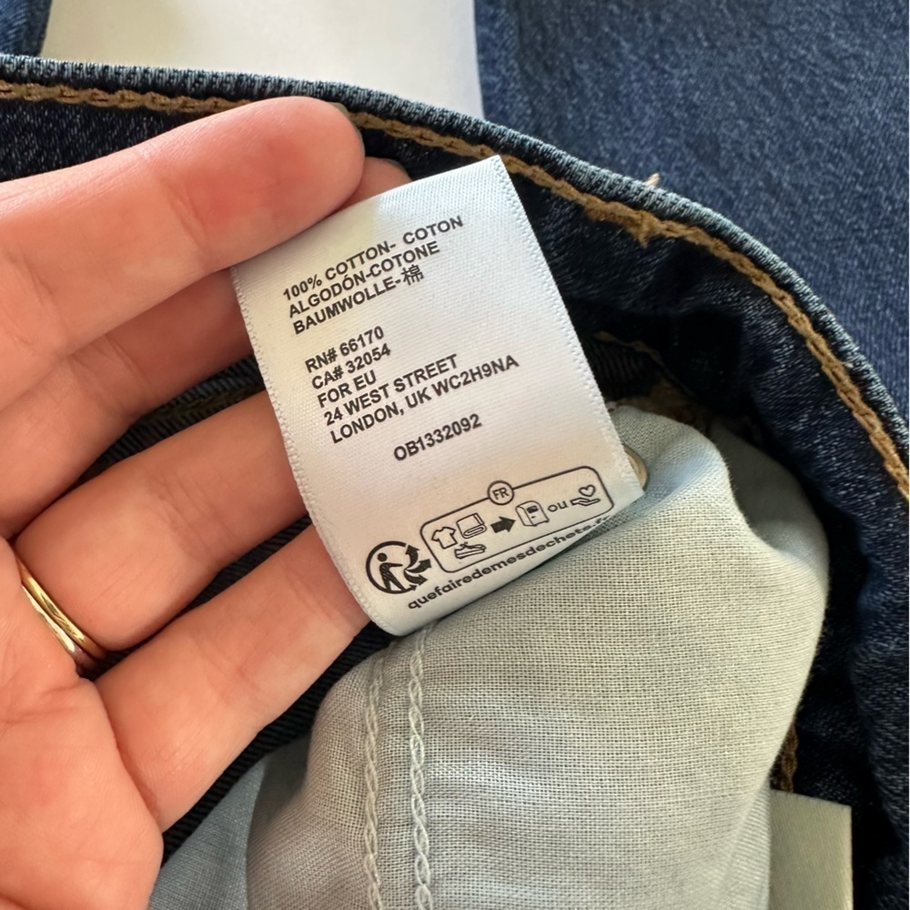 Urban Outfitters BDG Women’s 26 Cowboy Distressed Relaxed Jeans - Picture 3 of 6